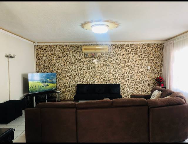 2 BEDROOM TOWNHOUSE FOR SALE IN UVONGO